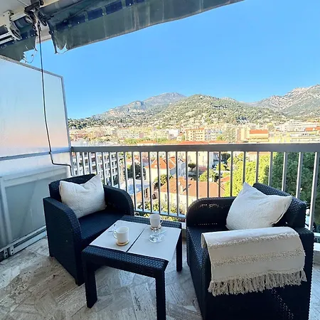 Dans Mon Petit Nid Au Bord De Menton
